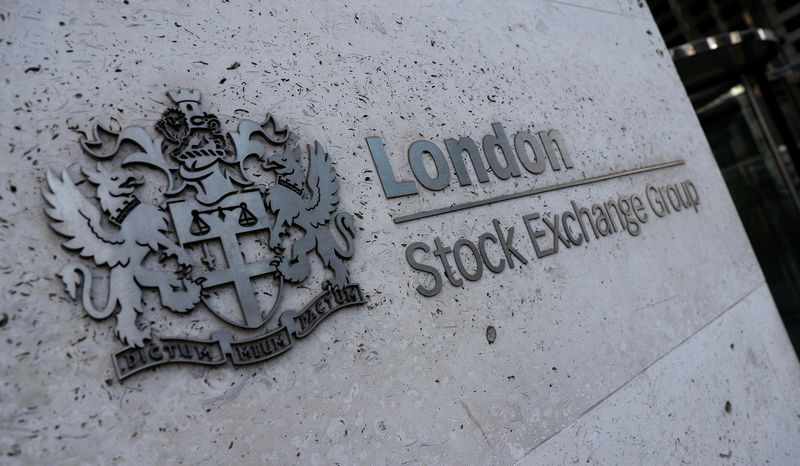 © Reuters. Signage is seen outside the entrance of the London Stock Exchange in London