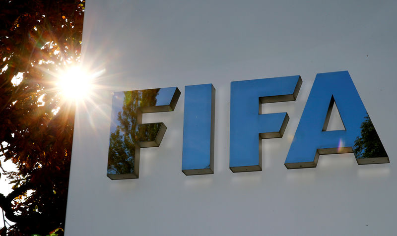 © Reuters. الفيفا يوافق على توسيع كأس العالم للسيدات لتضم 32 منتخبا في 2023