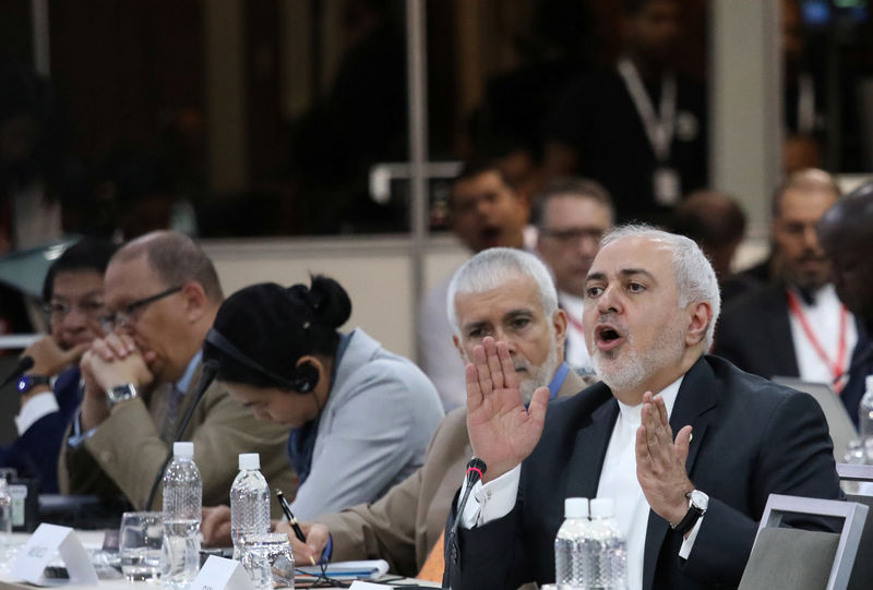 © Reuters. Foto de archivo del canciller de Irán, Mohammad Javad Zarif, hablando en una reunión de los Países No Alineados en Caracas