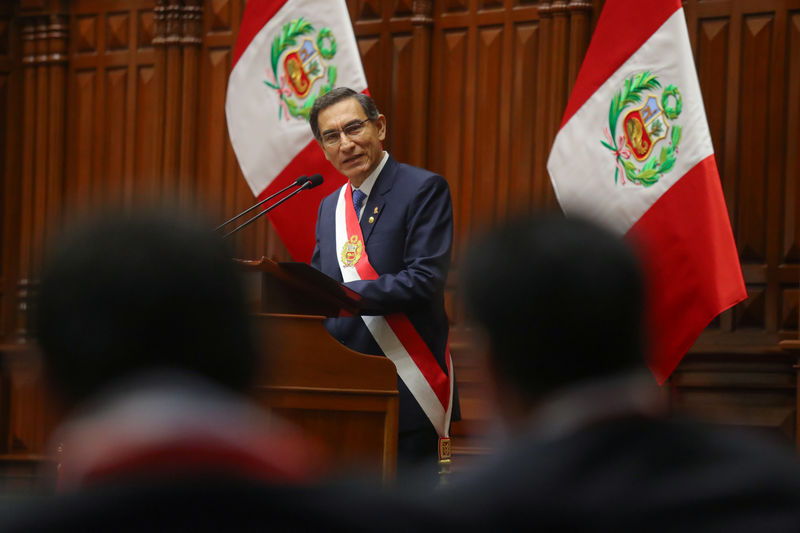 © Reuters. IMAGEN DE  ARCHIVO. El presidente de Perú, Martín Vizcarra, pronuncia su discurso anual en el Congreso, en Lima.