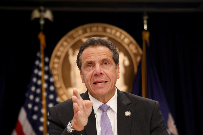 © Reuters. New York Governor Andrew Cuomo speaks during a news conference in New York