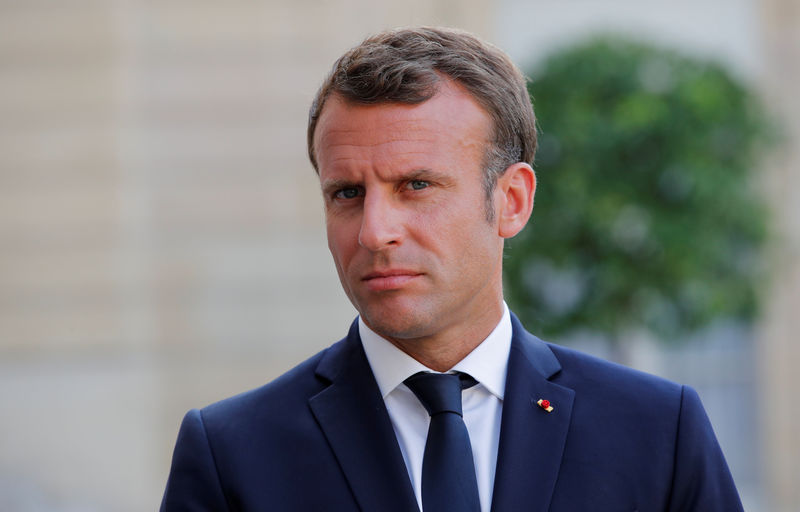 La cote de confiance de Macron recule de 3 points