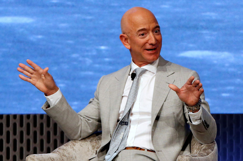 © Reuters. FILE PHOTO: Founder of Amazon and Blue Origin Bezos speaks at the John F. Kennedy Library in Boston