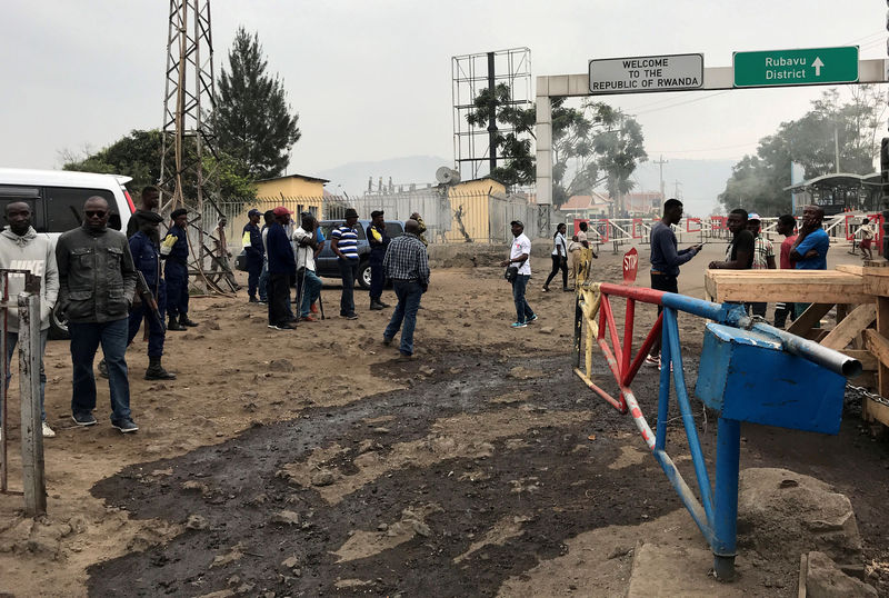 © Reuters. EBOLA: LE RWANDA AFFIRME QUE SA FRONTIÈRE AVEC LA RDC À GOMA EST OUVERTE