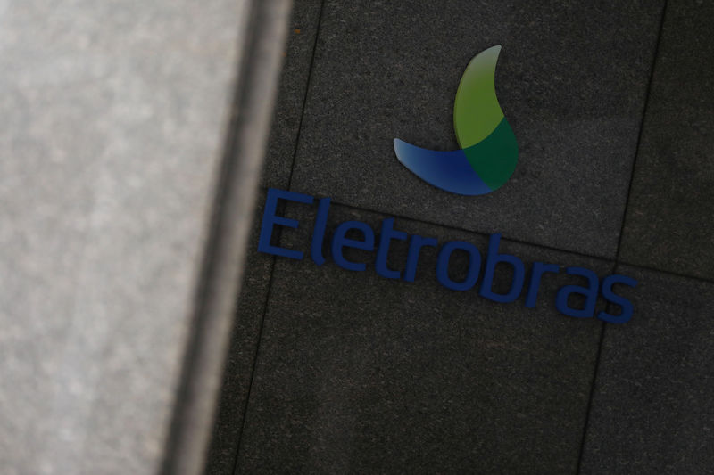 © Reuters. Logo da Eletrobras no Rio de Janeiro