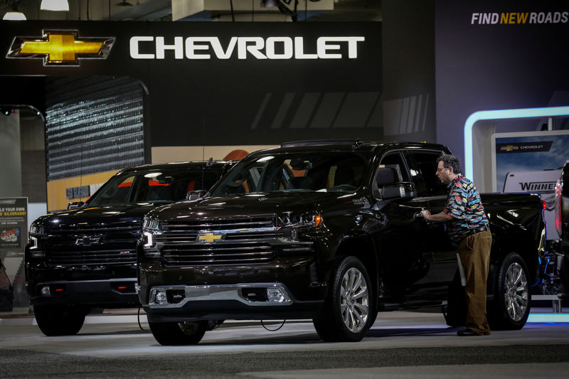 © Reuters. FILE PHOTO: A man looks at a Chevrolet Silverado pickup truck during the 2019 New York International Auto Show in New York