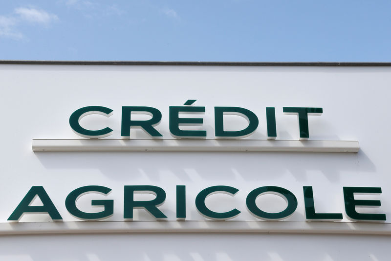 Квартальная прибыль Credit Agricole снизилась из-за ослабления в инвестбанкинге