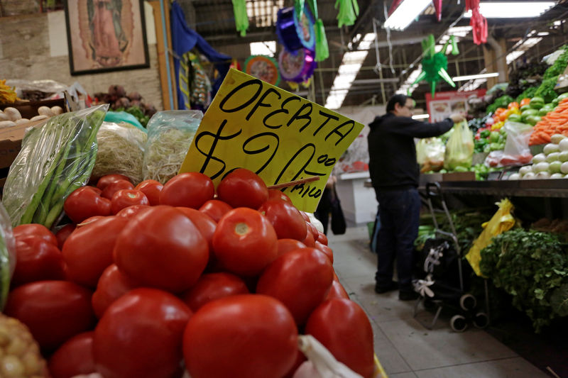 Mexico agriculture urges retaliation on U.S. tomato measures