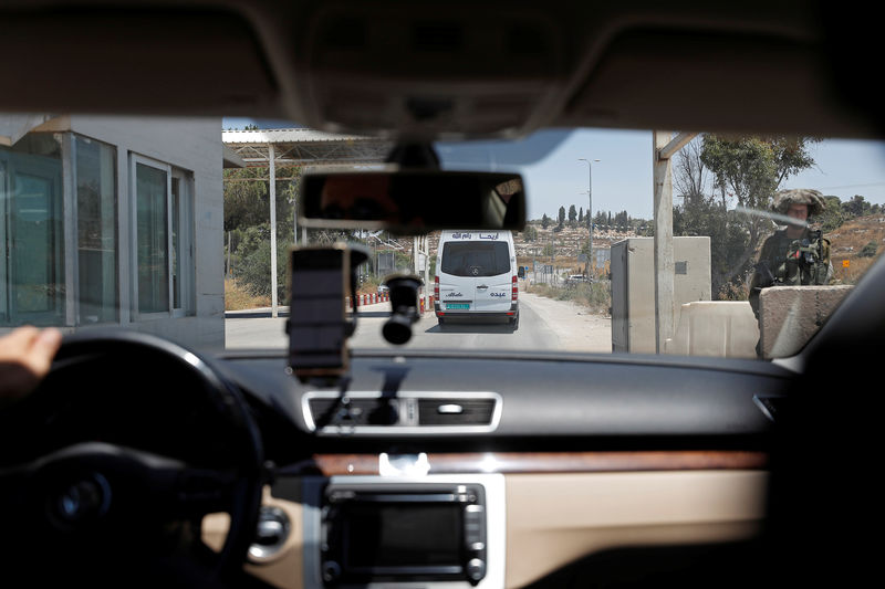 Palestinian app helps drivers avoid Israeli checkpoint bottlenecks