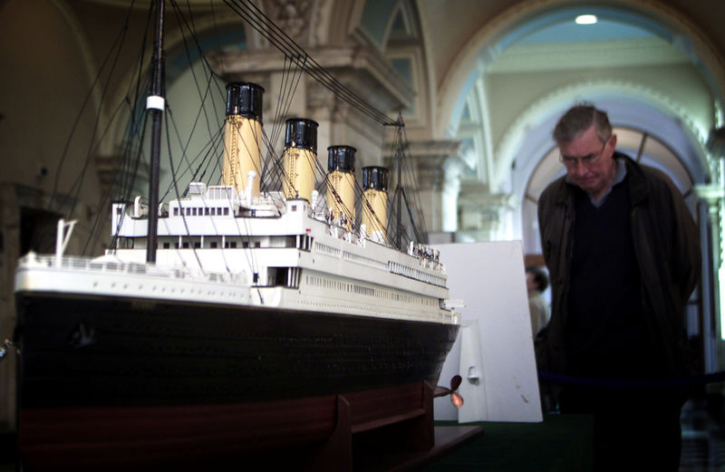 © Reuters. FILE PHOTO: MAN LOOKS AT A MODEL OF RMS TITANIC AT BELFAST SHIP YARD.