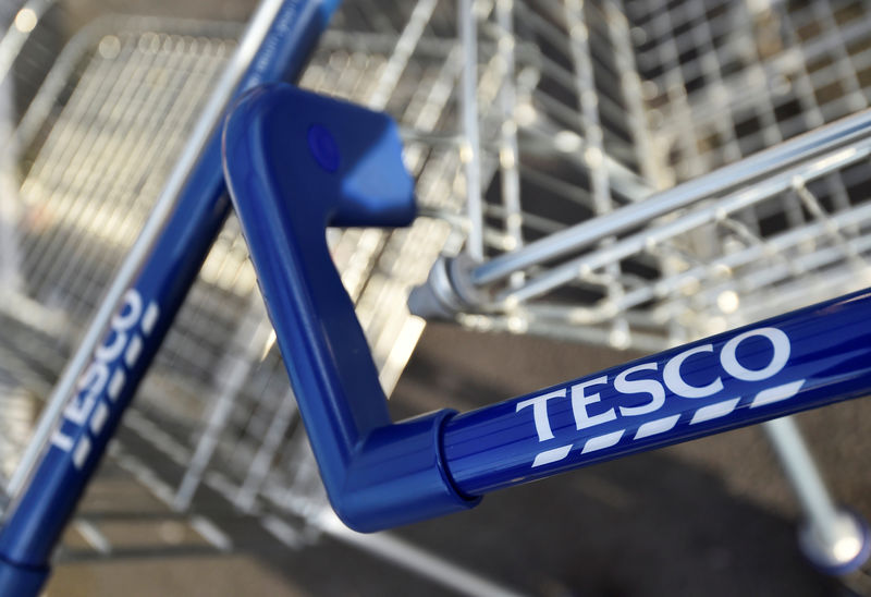© Reuters. FILE PHOTO: Shopping trolleys at a Tesco supermarket in central London