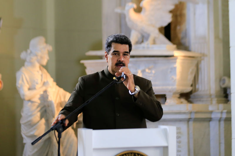 © Reuters. Venezuela's President Nicolas Maduro takes part in a ceremony to commemorate the Bicentennial of the Battle in the Vargas Swamp in Caracas