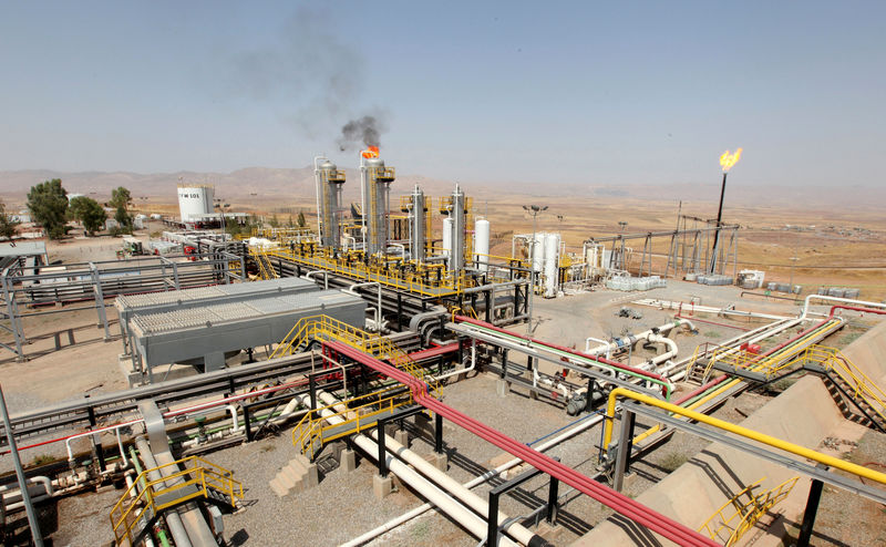 © Reuters. FILE PHOTO: A flame rises from a chimney at Taq Taq oil field in Arbil