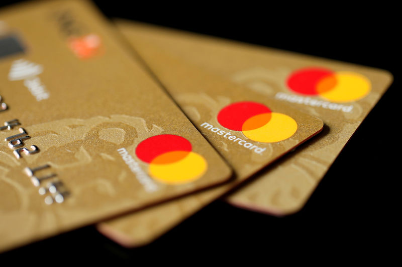 © Reuters. FILE PHOTO: Mastercard Inc. credit cards are displayed in this picture illustration