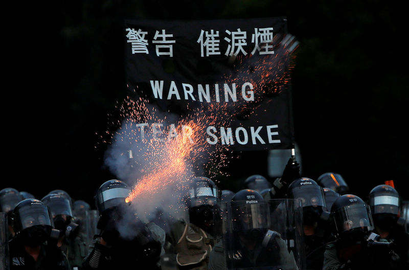 China alerta manifestantes de Hong Kong a não &quot;brincarem com fogo&quot;