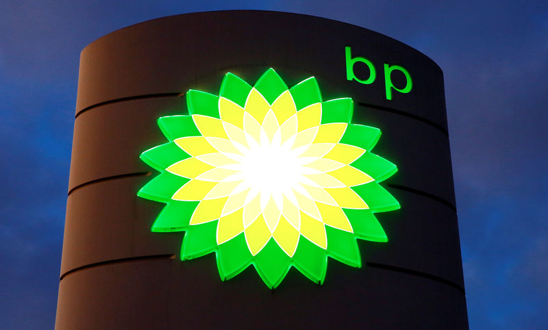 © Reuters. FILE PHOTO: The BP logo at a petrol station in Kloten