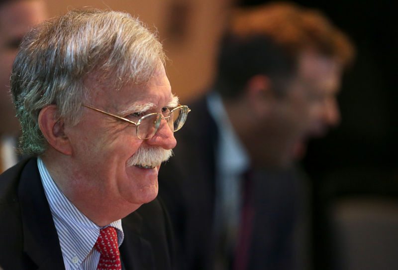 Bolton diz ser hora de agir contra Maduro após congelamento de ativos da Venezuela