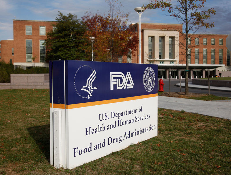 © Reuters. FILE PHOTO: The headquarters of the U.S. Food and Drug Administration is shown in Silver Spring near Washington