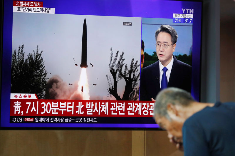 وكالة: زعيم كوريا الشمالية يقول إطلاق الصواريخ تحذير لأمريكا وكوريا الجنوبية