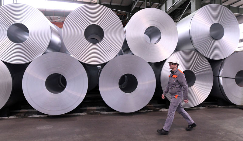 © Reuters. FILE PHOTO: Steel rolls are pictured at the plant of German steel company Salzgitter AG in Salzgitter