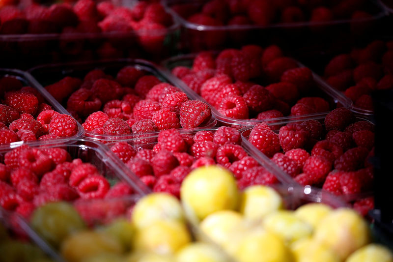 © Reuters. Raspberry are seen for sale on a fruit and vegetable stall at Alsager market, Stoke-on-Trent