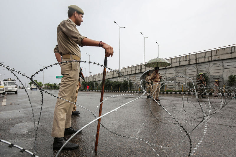 Sob repressão de forças indianas, Caxemira tem protestos esporádicos