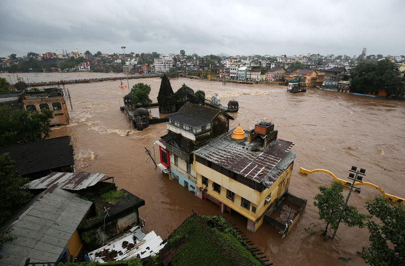 الفيضانات تقتل 16 وتشرد الآلاف في غرب الهند