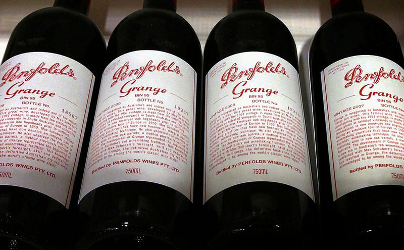© Reuters. FILE PHOTO: File photo of bottles of Penfolds Grange, made by Australian wine maker Penfolds and owned by Australia's Treasury Wine Estates, on a shelf for sale
