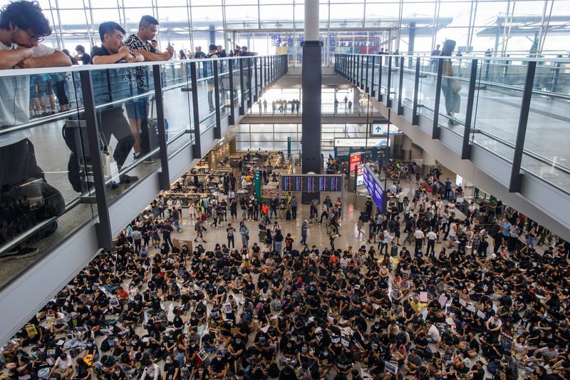 Manifestations dans l'aéroport de Hong Kong, conférence de presse de Carrie Lam