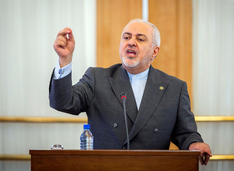 © Reuters. Iran's Foreign Minister Mohammad Javad Zarif speaks during a news conference in Tehran