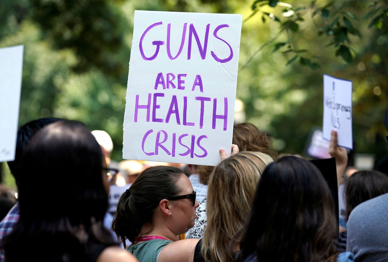 © Reuters. FILE PHOTO: Rally against guns and white supremacy in front of the White House in Washington