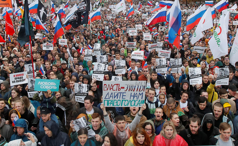 Десятки тысяч вышли на митинг за честные выборы в центре Москвы