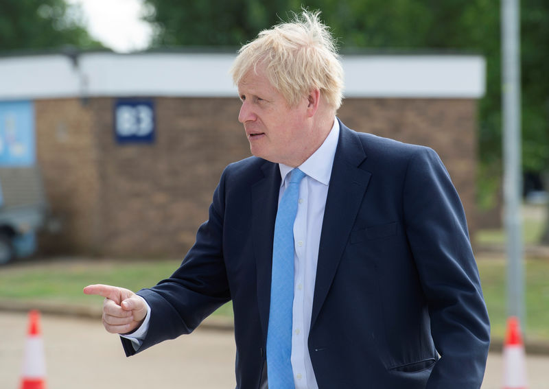 © Reuters. FILE PHOTO: Britain's Prime Minister Boris Johnson visits the Fusion Energy Research Centre at the Fulham Science Centre in Oxfordshire