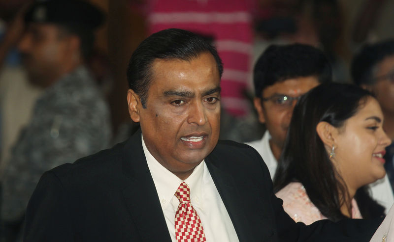 © Reuters. Mukesh Ambani, Chairman and Managing Director of Reliance Industries, attends the company's annual general meeting in Mumbai
