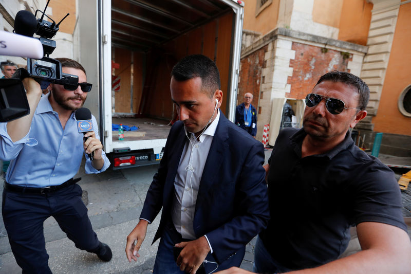 Di Maio, Governo: M5s non vuole accordo con Renzi, su tempi voto decide Mattarella