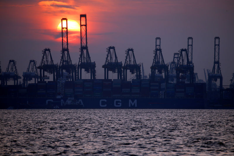 © Reuters. FILE PHOTO: Container cranes are pictured at the port of Singapore