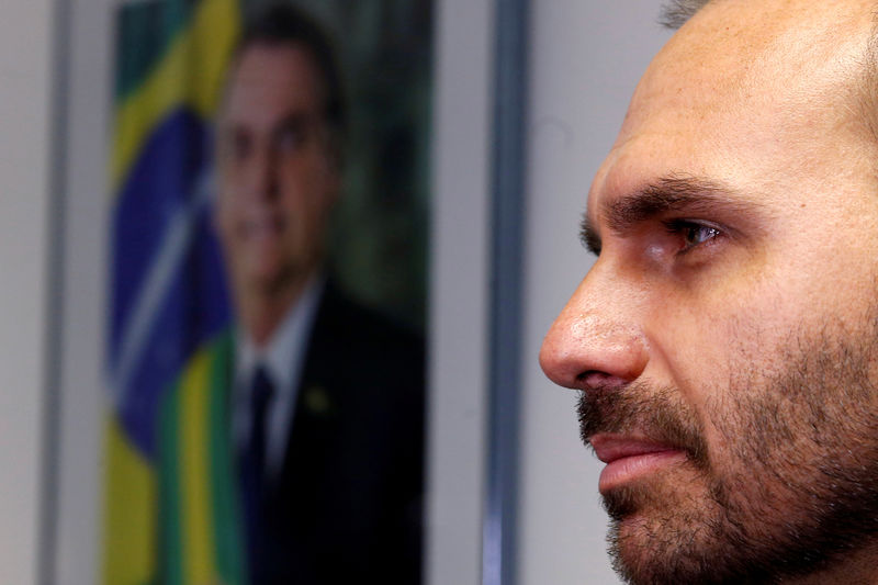 Fiscales de Brasil buscan prohibir designación de hijo de Bolsonaro como embajador en EEUU