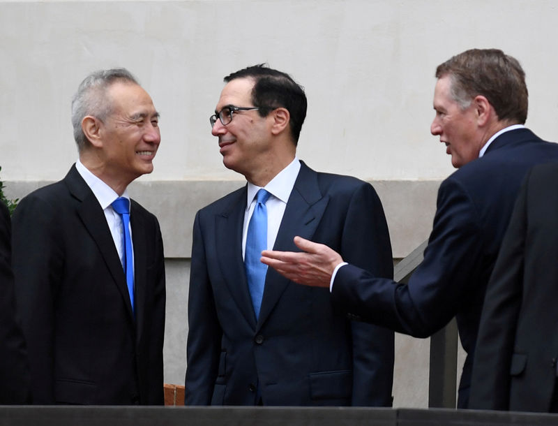 © Reuters. FILE PHOTO: FILE PHOTO: Chinese Vice Premier Liu He meets U.S. Treasury Secretary Steven Mnuchin and Trade Representative Lighthizer for further trade talks in Washington