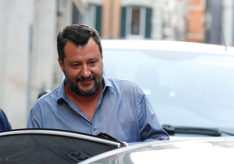 Salvini barra dois navios de imigrantes e cria novo impasse na Itália