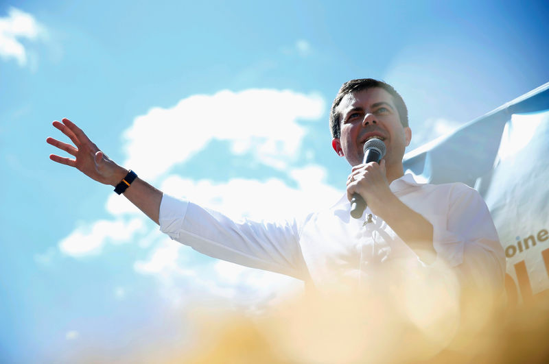 © Reuters. 2020 Democratic U.S. presidential candidate and South Bend Mayor Pete Buttigieg attends the Iowa State Fair in Des Moines