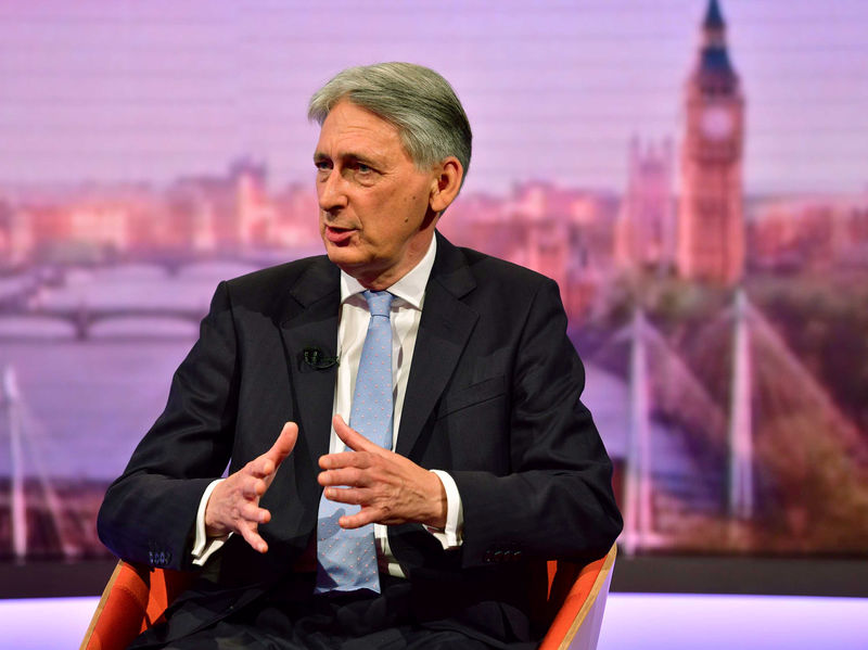 © Reuters. El ex ministro de finanzas de Reino Unido, Philip Hammond, aparece en The Andrew Marr Show de la BBC TV en Londres