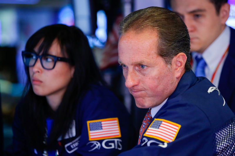 © Reuters. Traders work on the floor at the New York Stock Exchange (NYSE) in New York