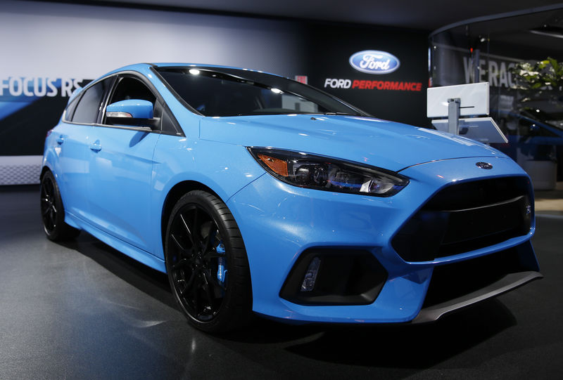© Reuters. A Ford Focus RS is displayed at the North American International Auto Show in Detroit