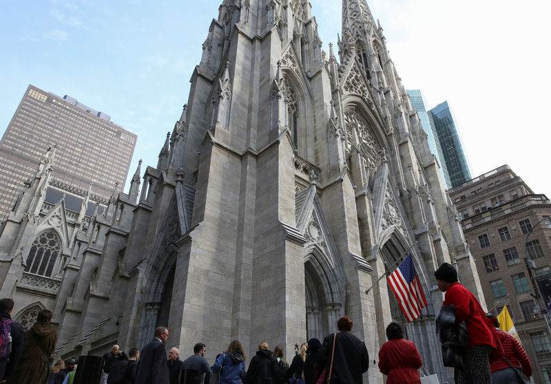 Vítimas de abuso sexual processam Igreja Católica de Nova York após mudança em lei