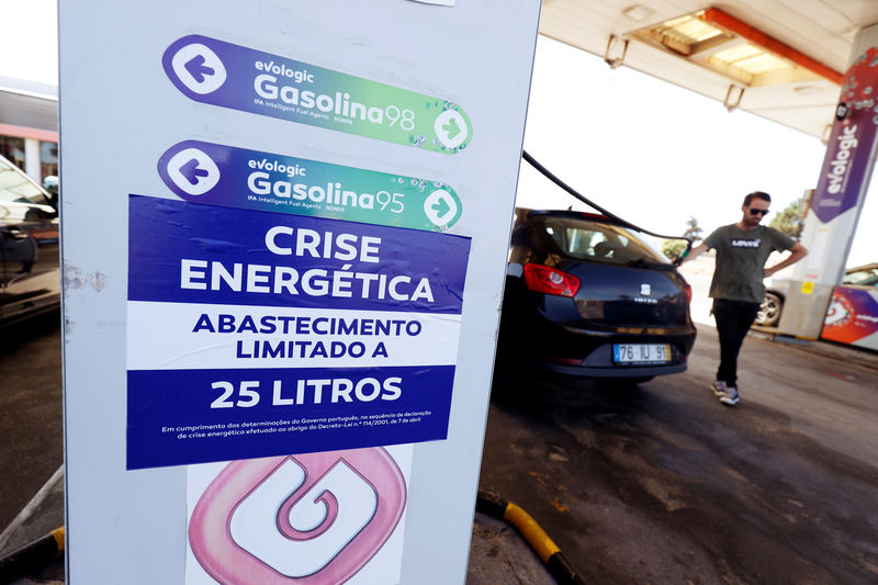 Em greve, motoristas de caminhões-tanque de Portugal acenam para diálogo com patrões