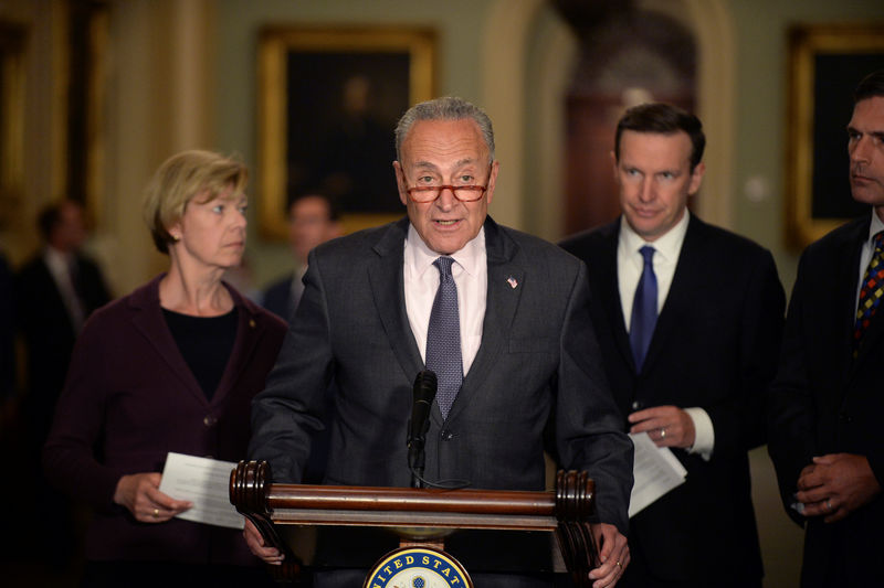 © Reuters. U.S. Senate Minority Leader Chuck Schumer (D-NY) and other Senate Democrats hold a news conference to discuss Senate policy at the U.S. Capitol