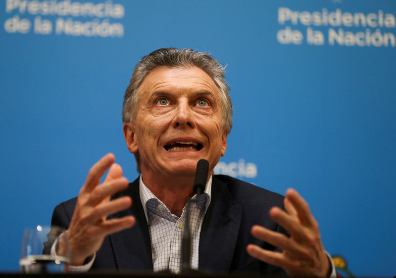 © Reuters. Foto de archivo. El presidene argentino, Mauricio Macri, da una conferencia de prensa en Buenos Aires, Argentina.