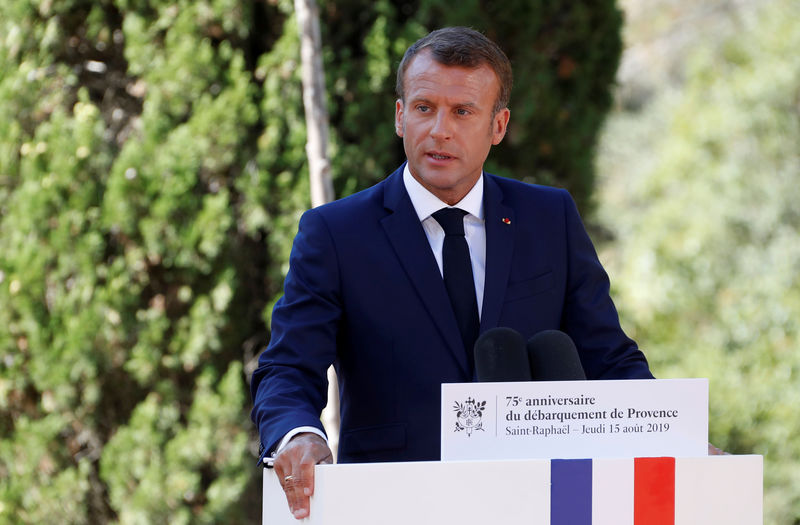 Macron rend hommage aux héros africains du débarquement de Provence