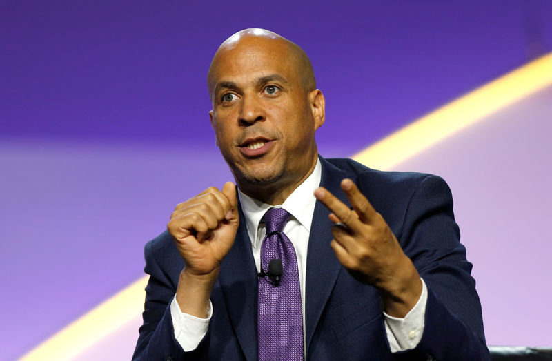 © Reuters. FILE PHOTO: Democratic U.S. Presidential candidate Senator Cory Booker addresses the audience during the Presidential candidate forum at the annual convention of the National Association for the Advancement of Colored People (NAACP), in Detroit