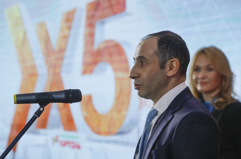 © Reuters. Главный исполнительный директор X5 Retail Group Игорь Шехтерман на церемонии, посвященной размещению акций компании на Московсой бирже
